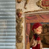 Théâtre de guignol et 2 marionnettes