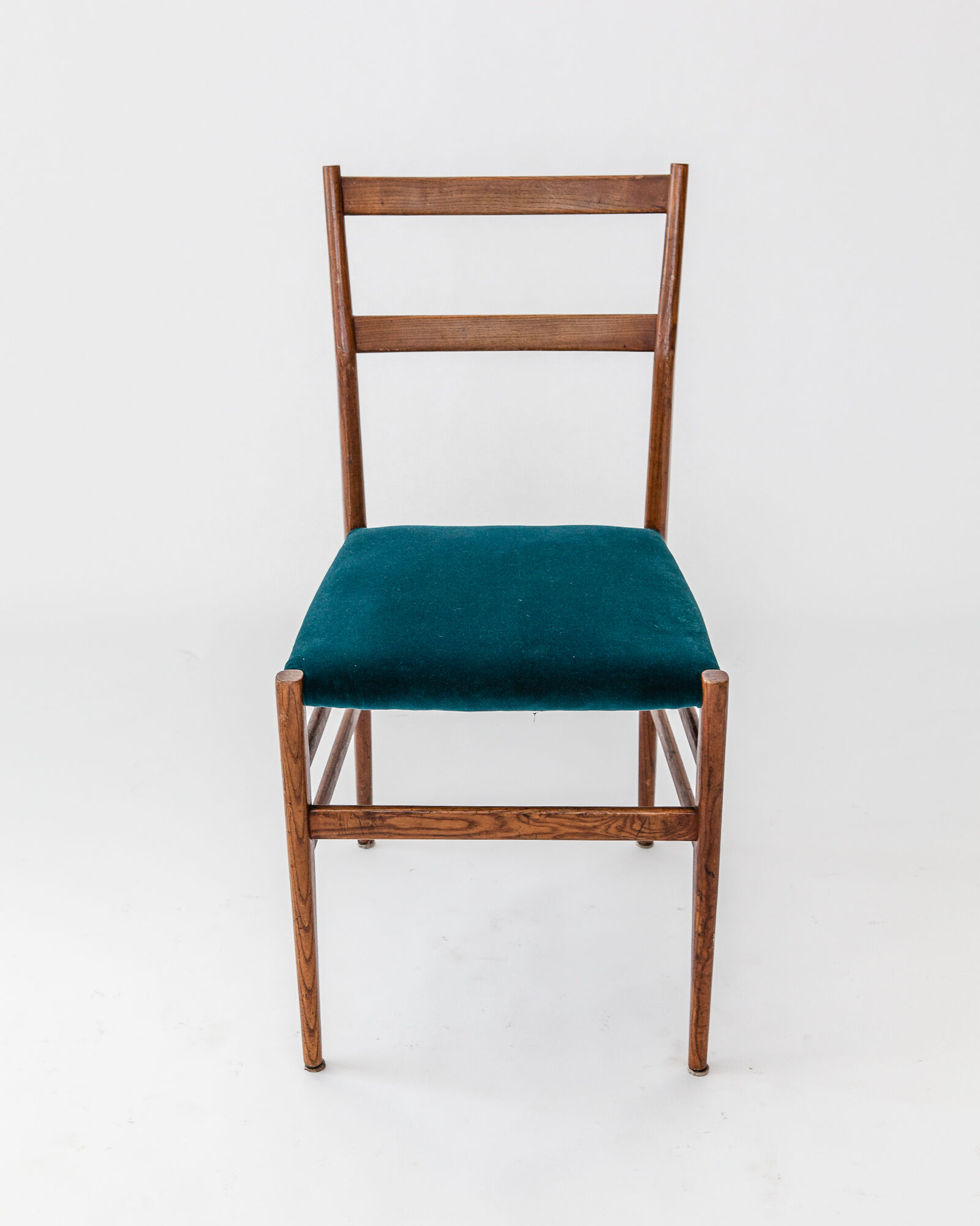 Chair Leggera 646 model  created by Gio Ponti