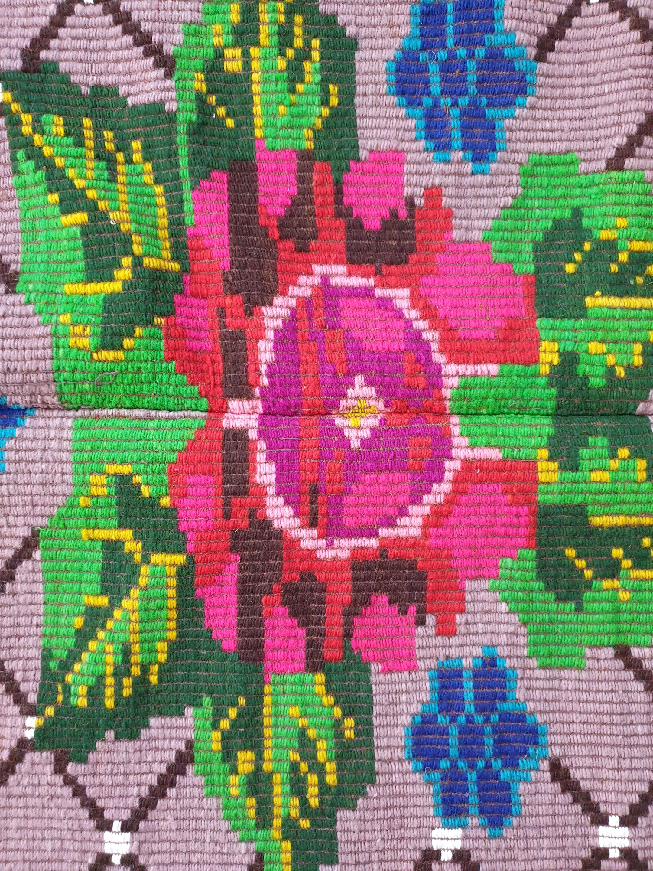 Boho chic Romanian carpet made by hand in wool, floral boho, lavender background with pink flowers 146x186cm
