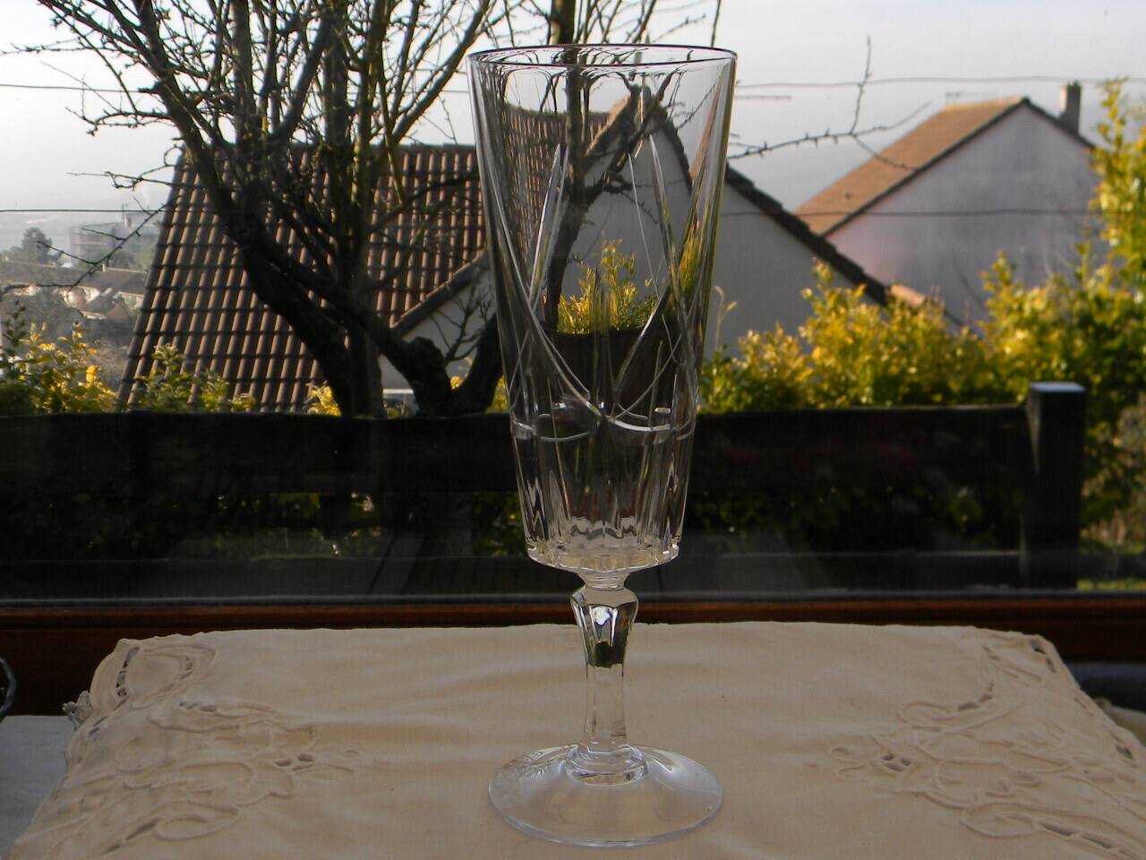 Lot de 6 flûtes à champagne en cristal.