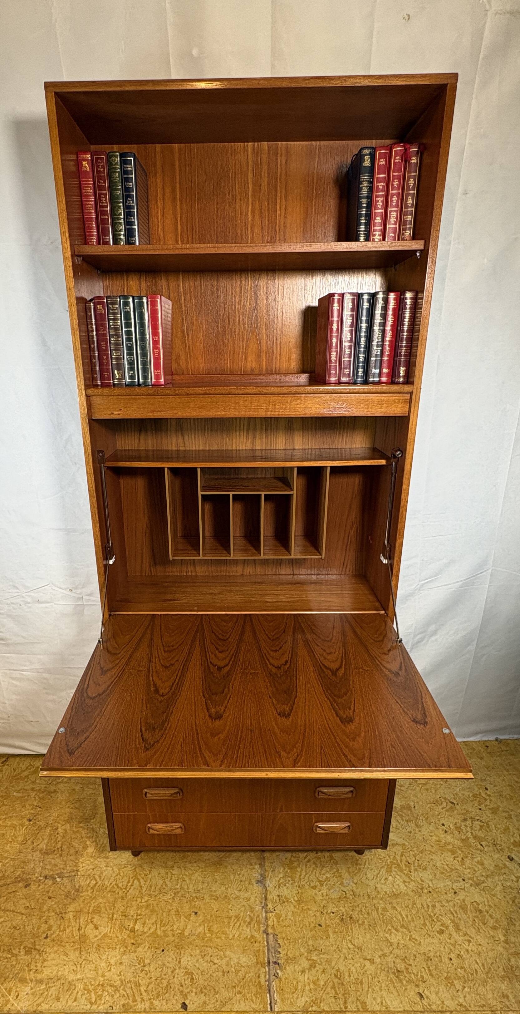 Bibliothèque haute en teck style rétro vintage milieu du siècle avec intérieur bureau par G-Plan