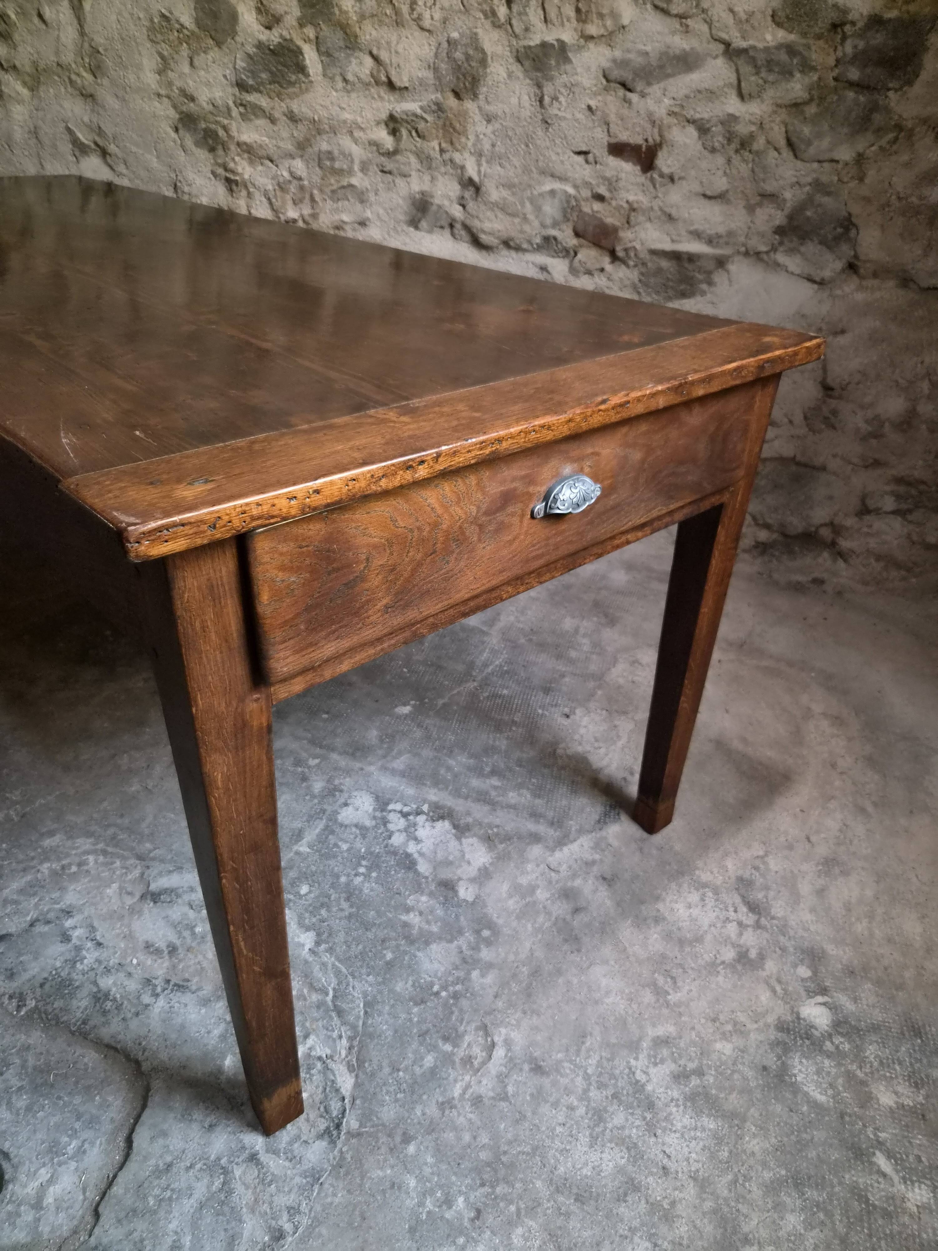 Table à manger de ferme française ancienne avec deux tiroirs | Chêne & pin | vers 1850–1900