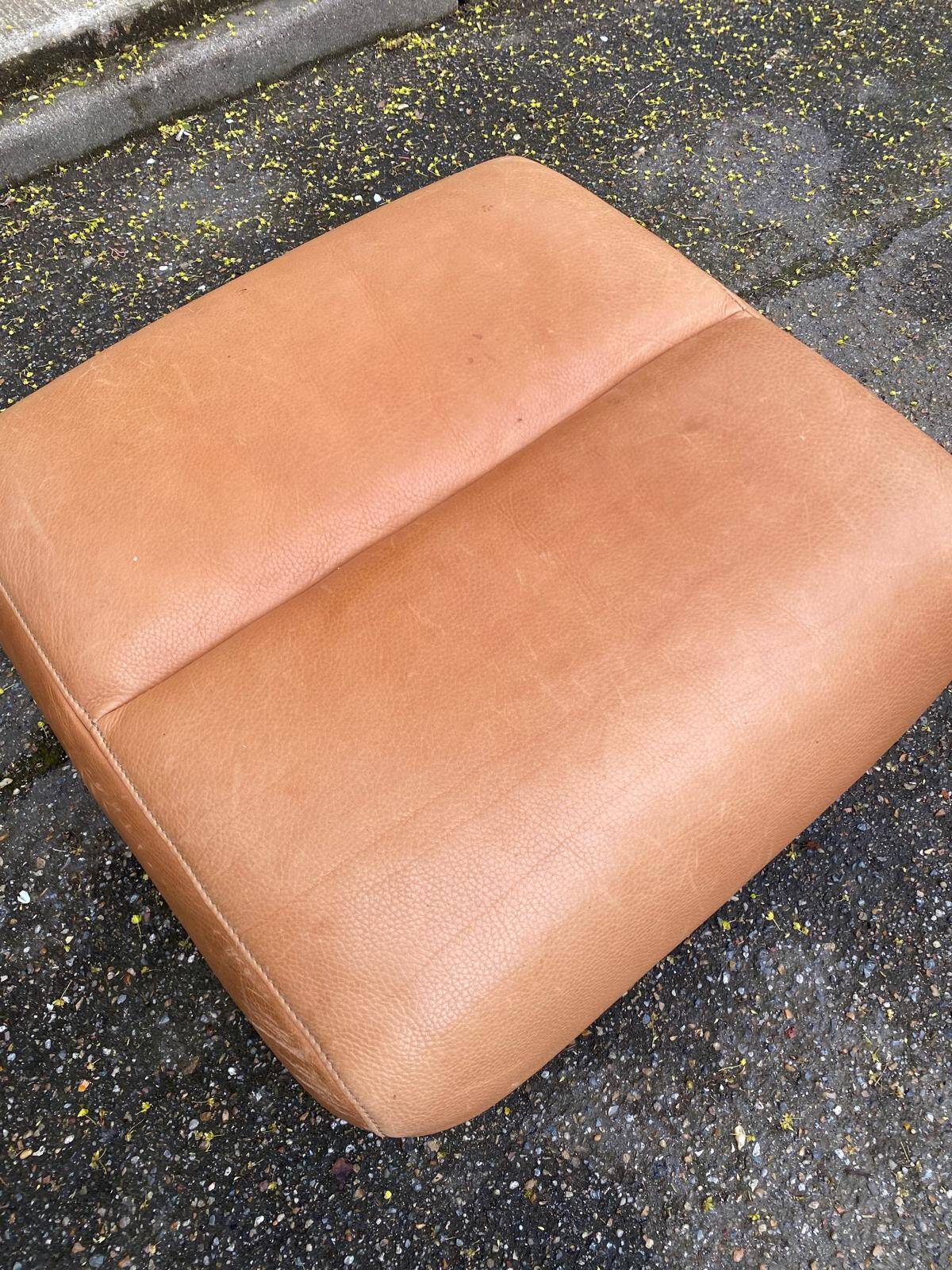 Scandinavian pouf design in brown leather, made in Switzerland by De Sede.