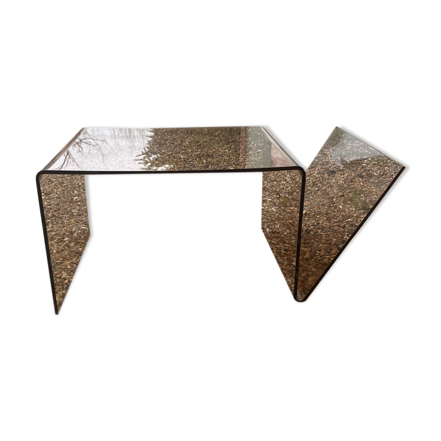 Coffee table with magazine holder