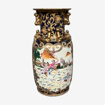 Vase peinture en relief et dorure