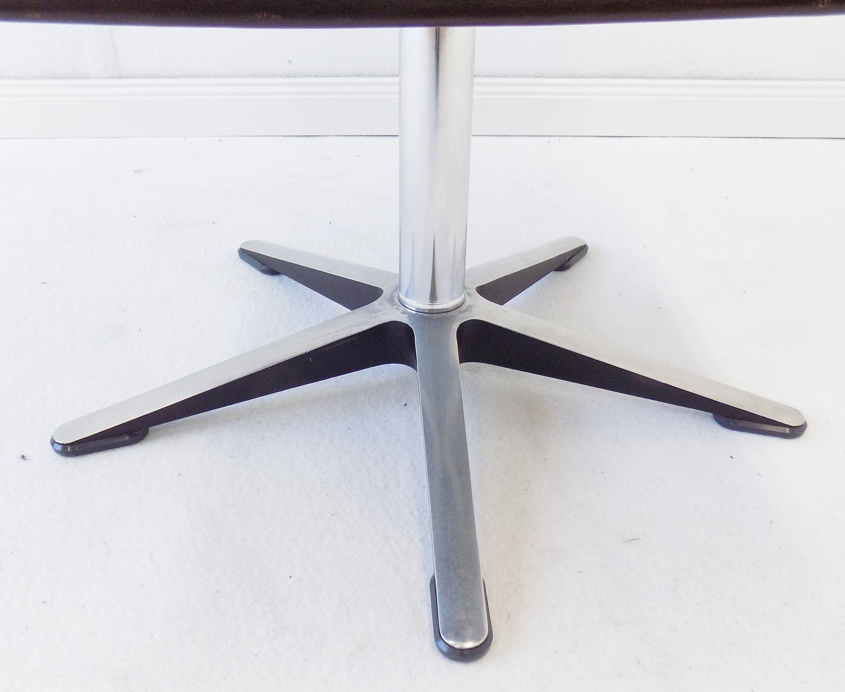 Wilkhahn Delta Highback set of 2 brown leather armchairs by Delta Design