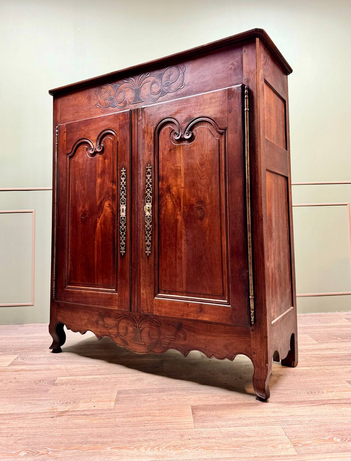 Three Quarter Wardrobe In Walnut Louis XV Style XIX Eme Century