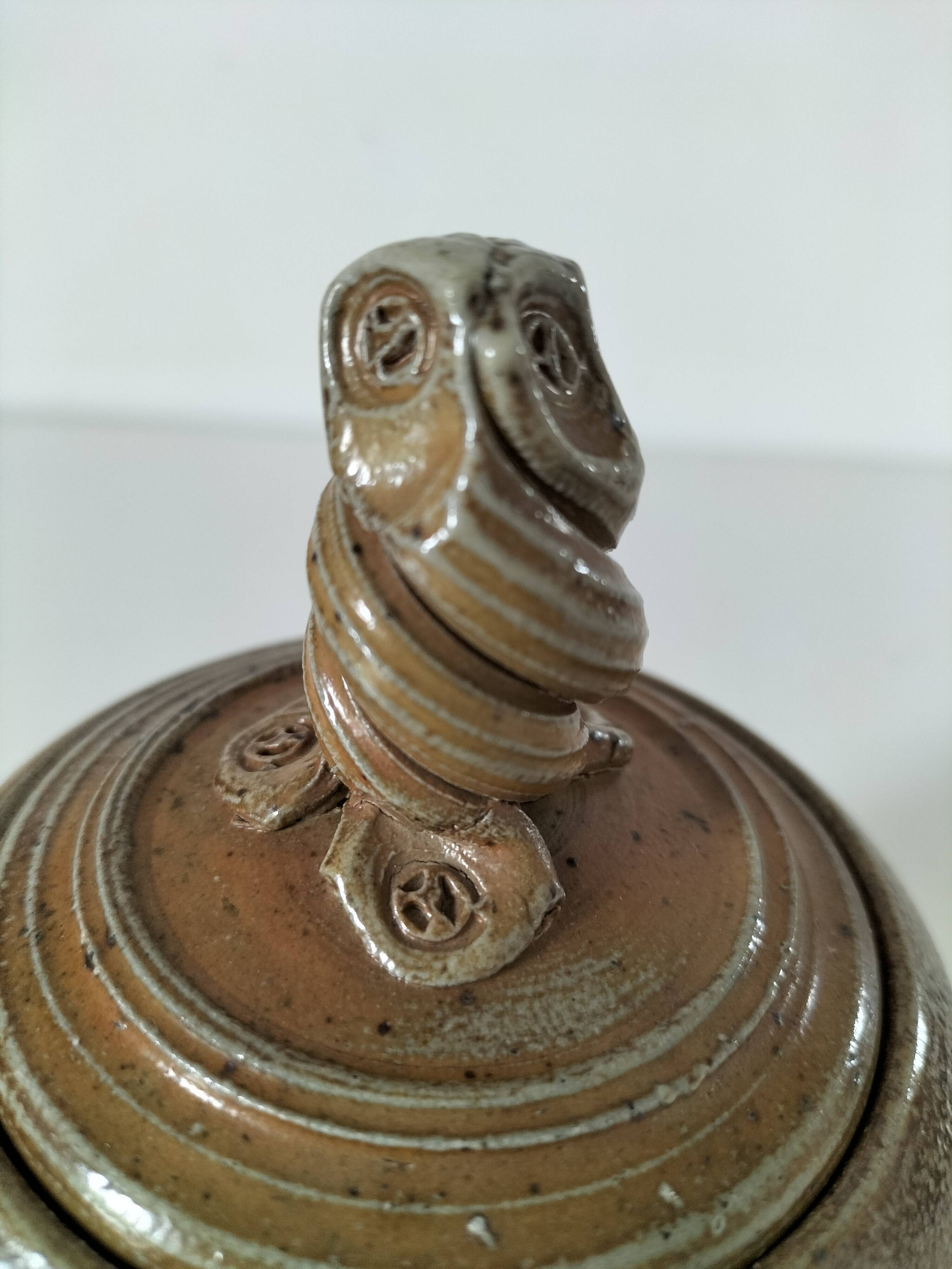 Covered pot in artisanal stoneware with an owl – signed Plume