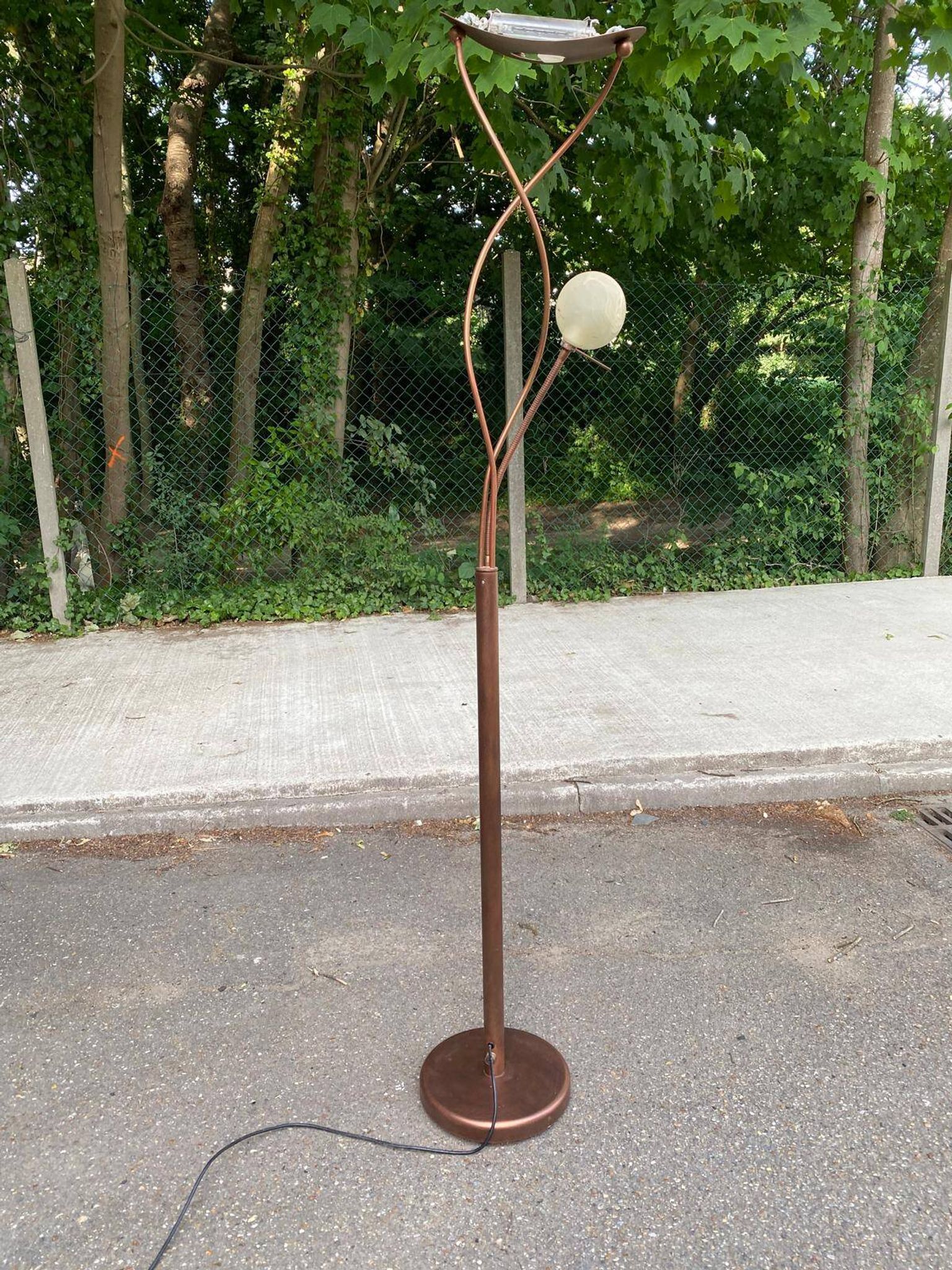 Lampadaire halogène vintage en cuivre à bras tressés édité par Massive