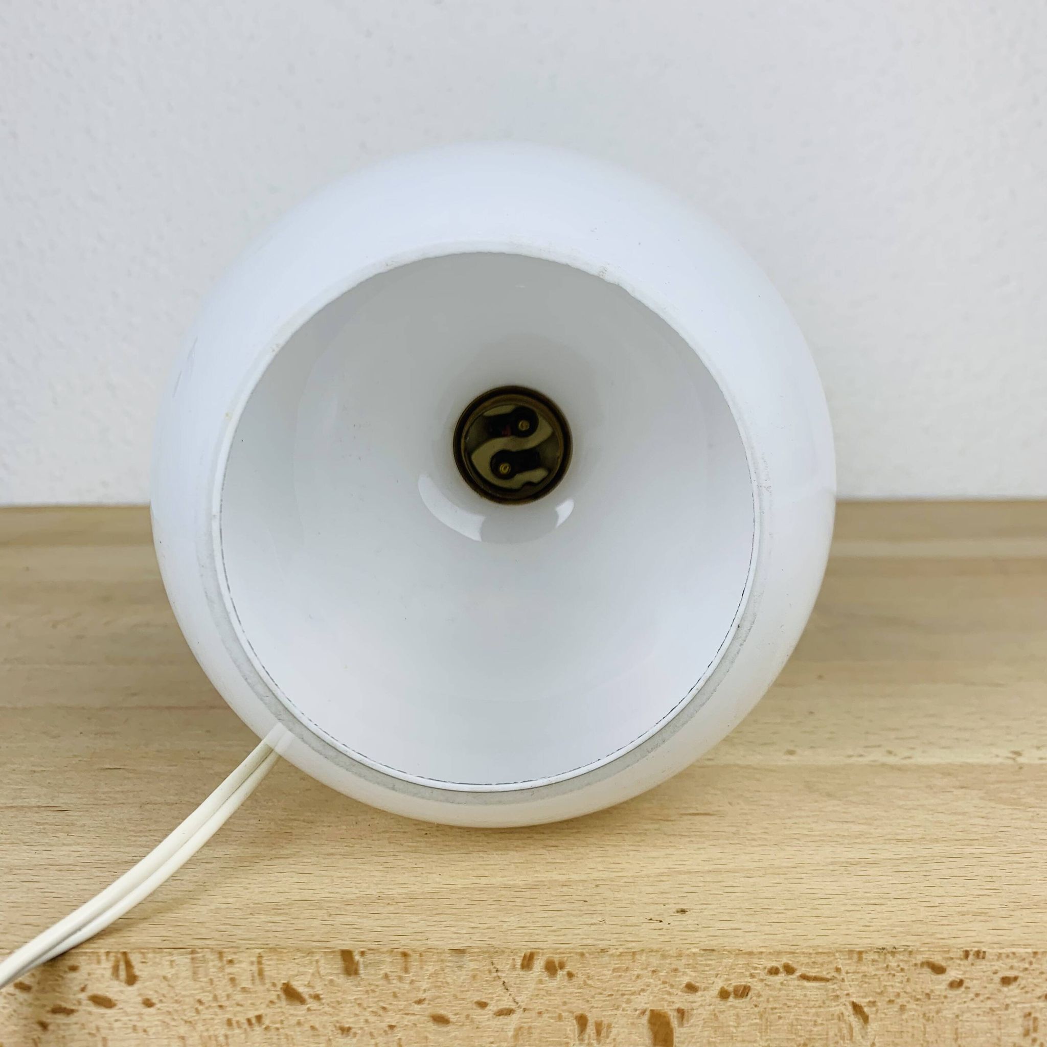 Lampe art déco conique cuivre et globe opaline