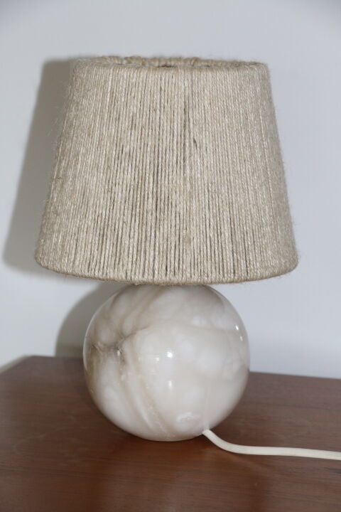 Alabaster ball lamp foot with rope lampshade