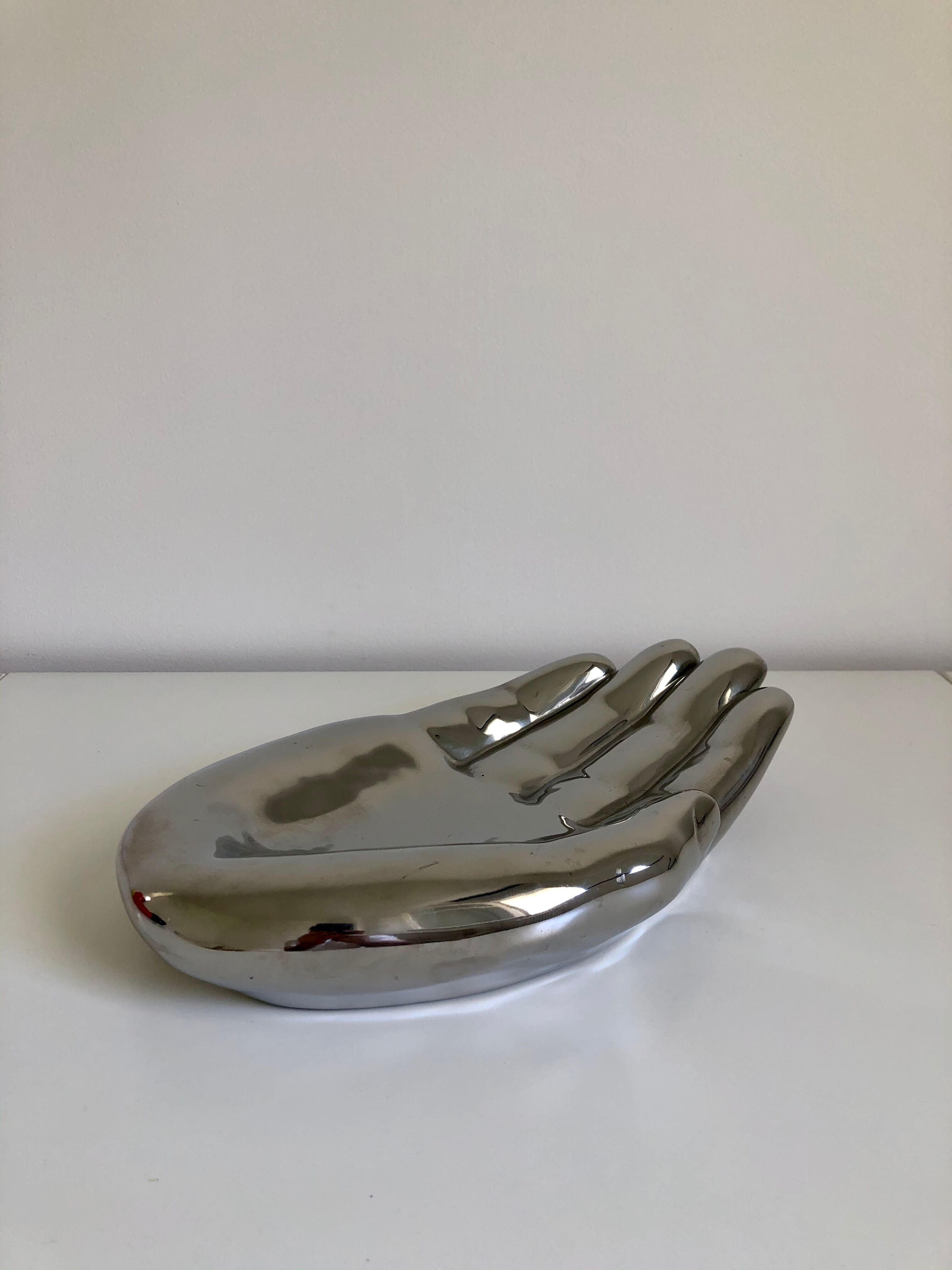 Empty silver chromed ceramic pocket in the shape of a large hand, 1980