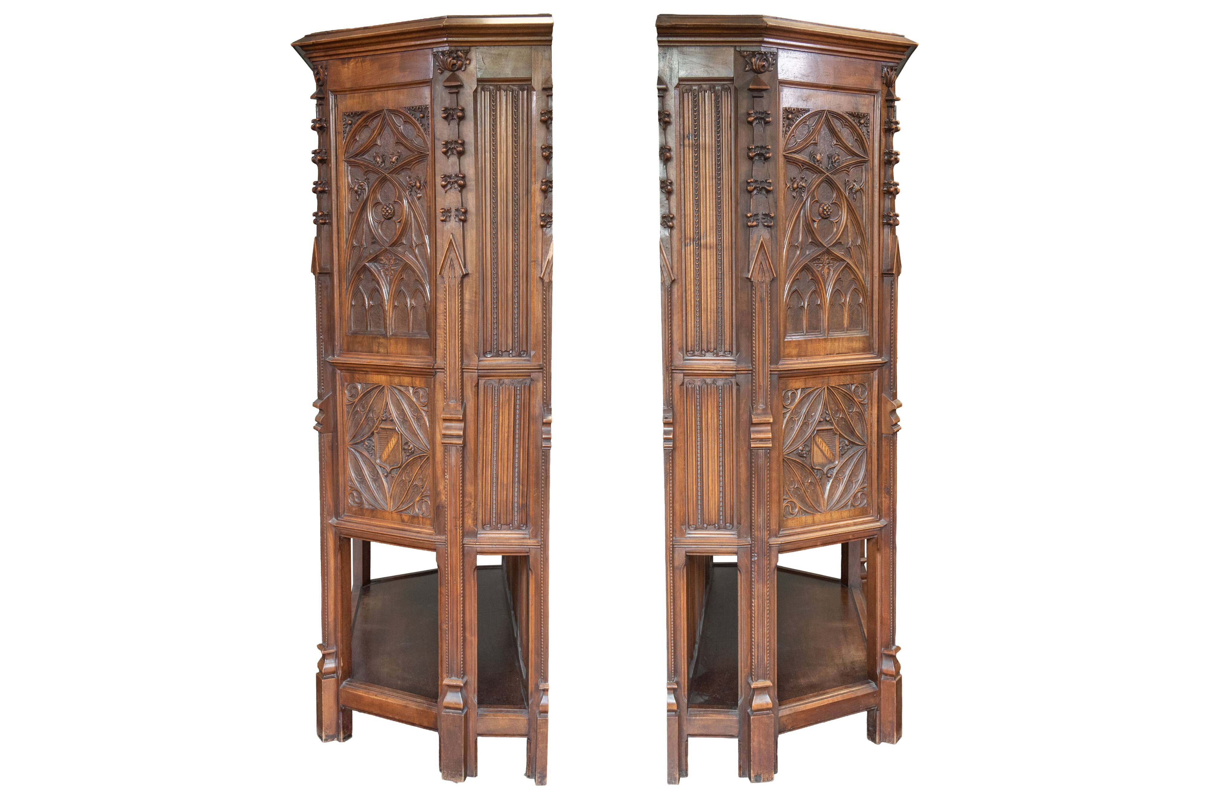 Cabinet, buffet sculpté français de style néo-gothique, fin du XIXe siècle