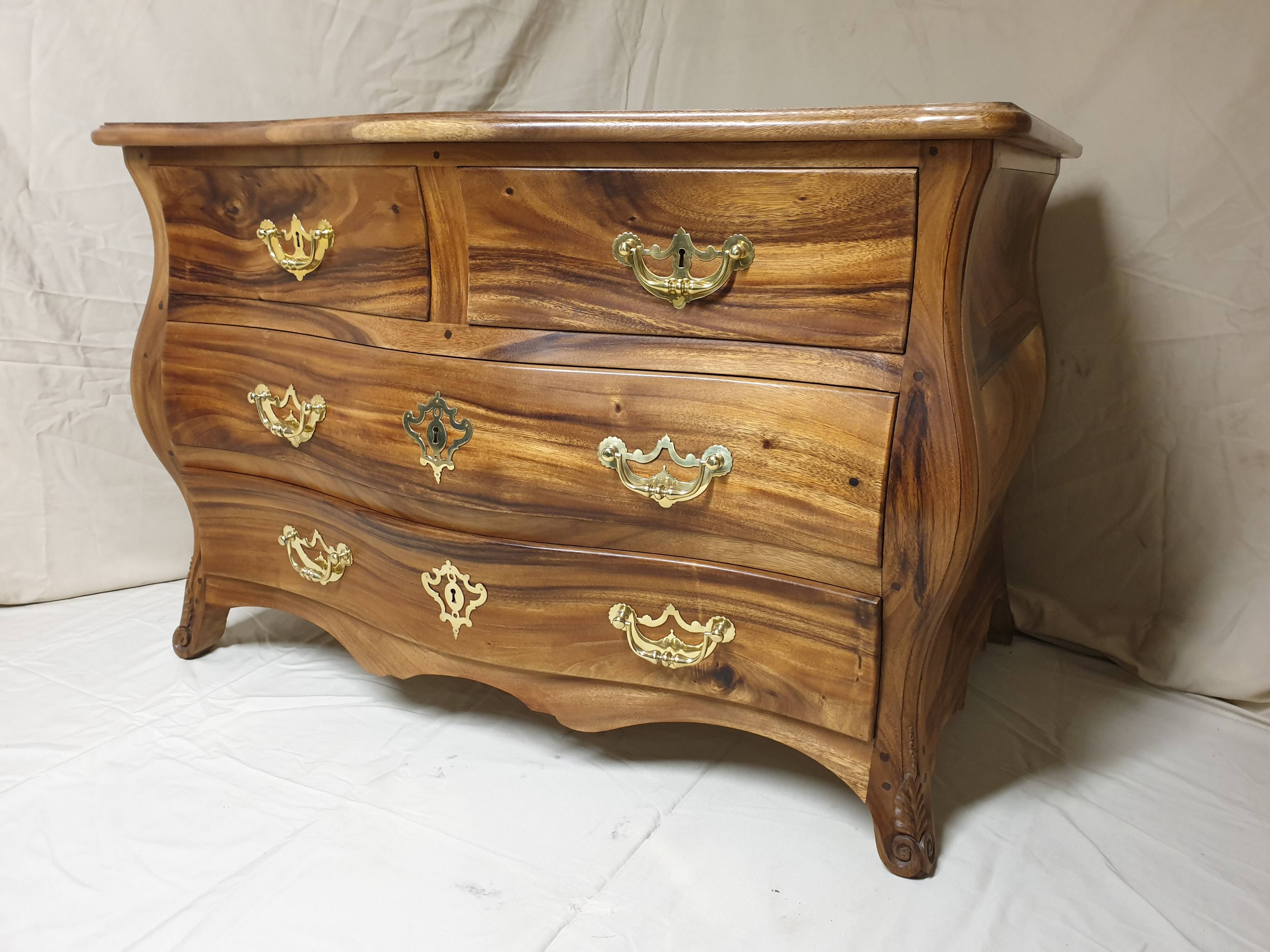 Louis XV Curved Malouine Chest of Drawers