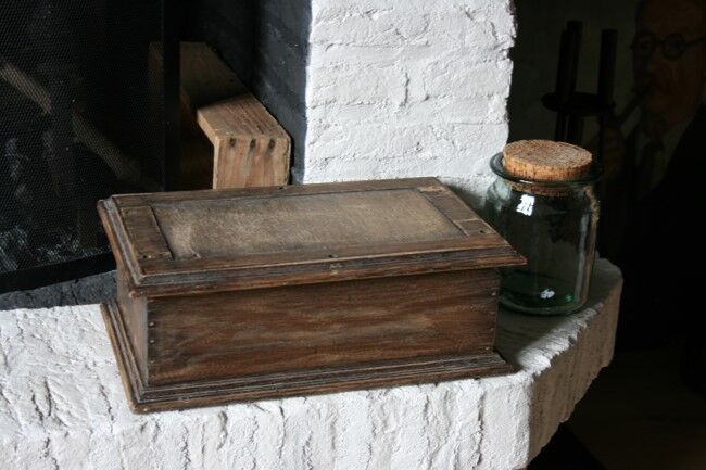 Small wooden chest/box