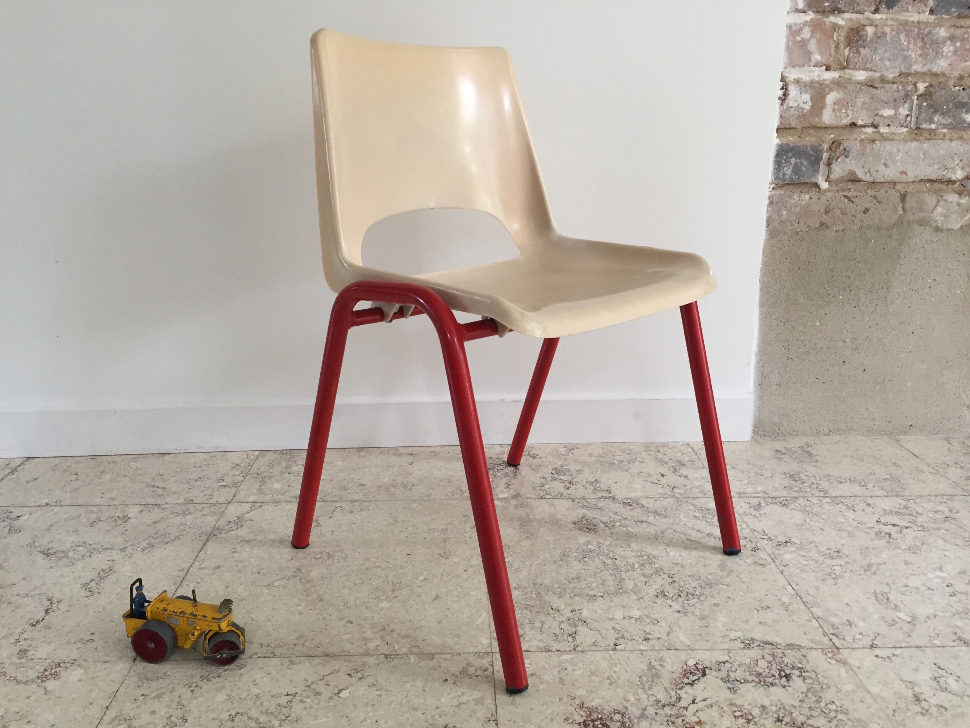 Chaise vintage pour enfant 2 à 4 ans