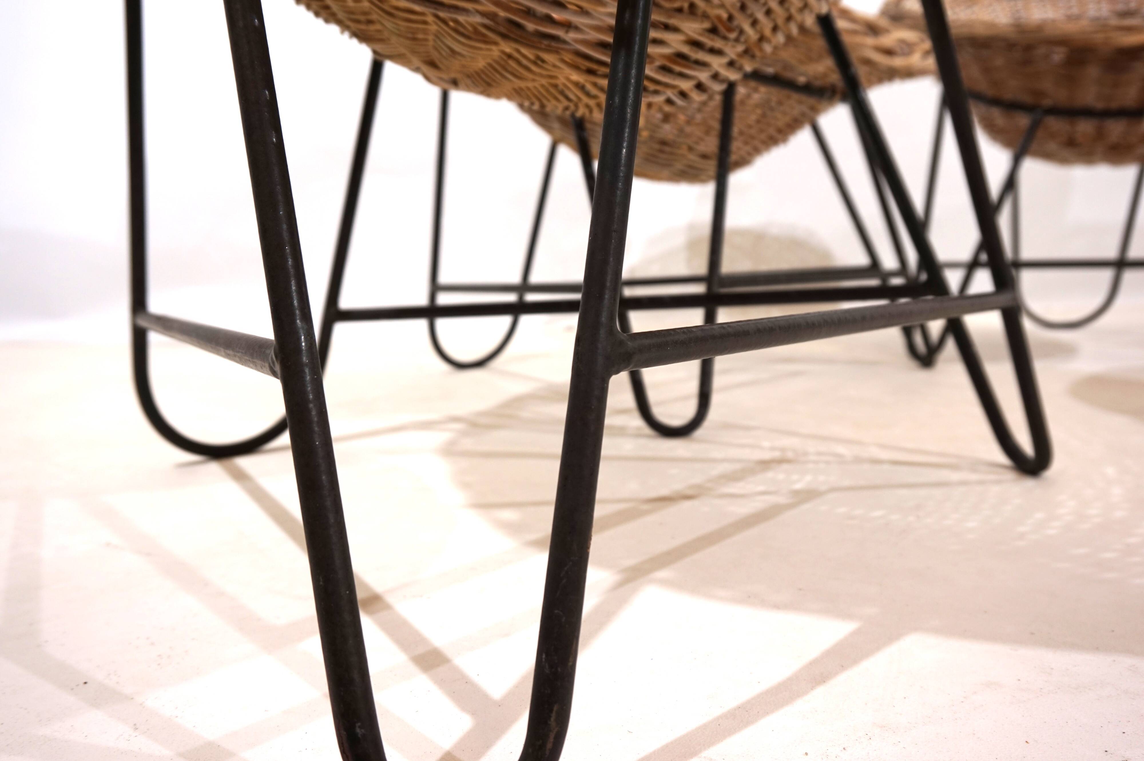 Suite de 4 chaises cosses en rotin années 60
