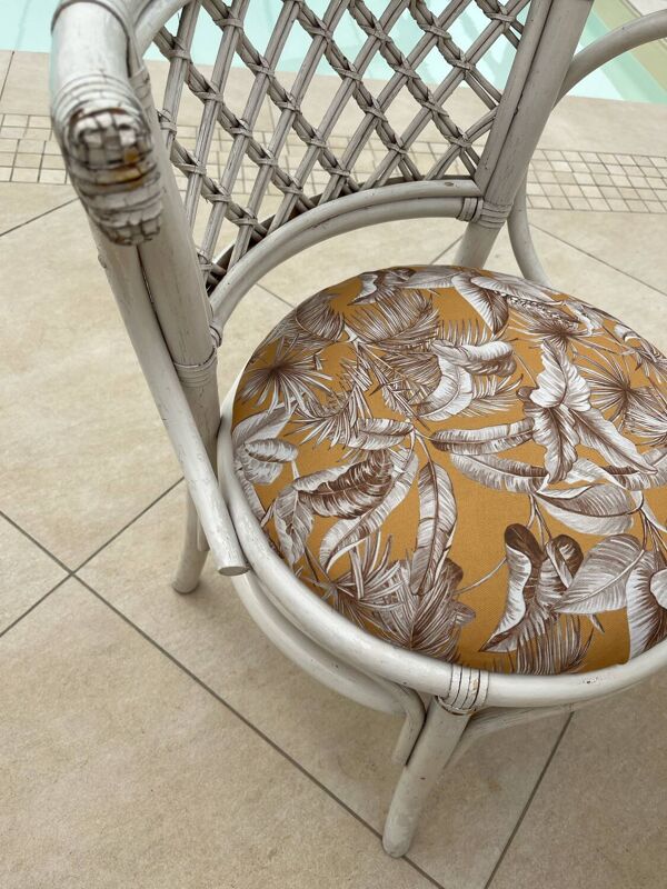 Salon de jardin en rotin / bambou blanc Vintage avec 2 chaises et un tabouret