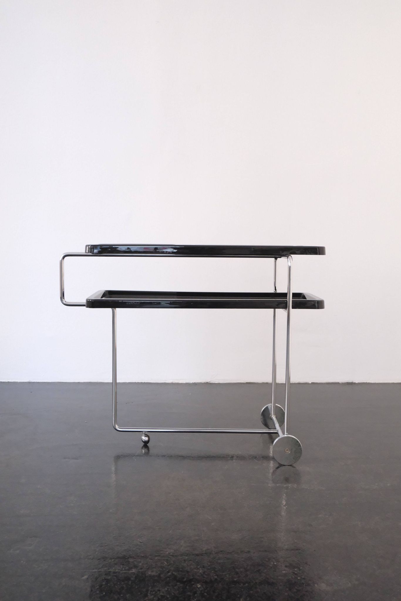 “Happy Hour” trolley by Alfredo Häberli / BD Barcelona
