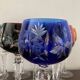 Série de 10 verres anciens multicolores en cristal ciselé