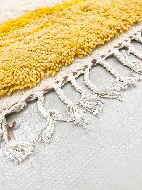 Moroccan handmade beni ouairine rug size 150 x 250 cm