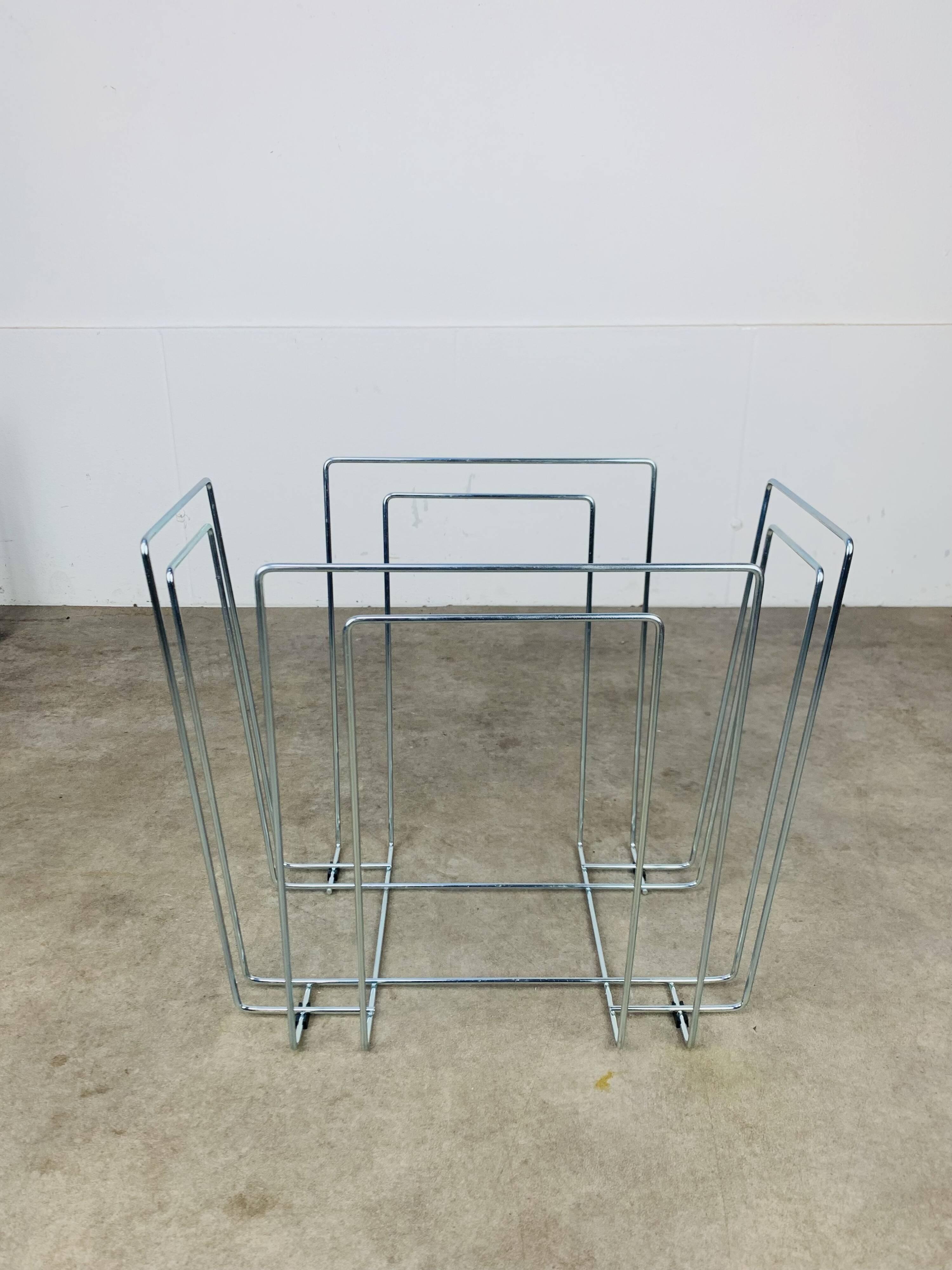 Chrome metal magazine rack from the 80s in the style of Willy Glaeser for TMP.
