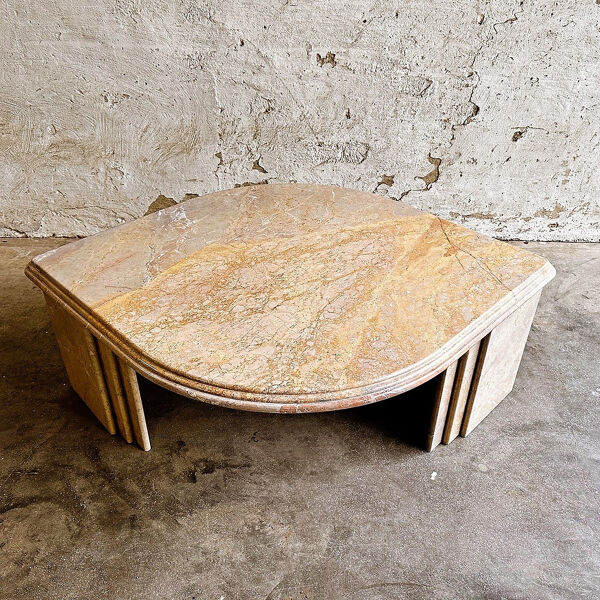 Table basse vintage en marbre couleur sable en forme d'œil, France années 1980