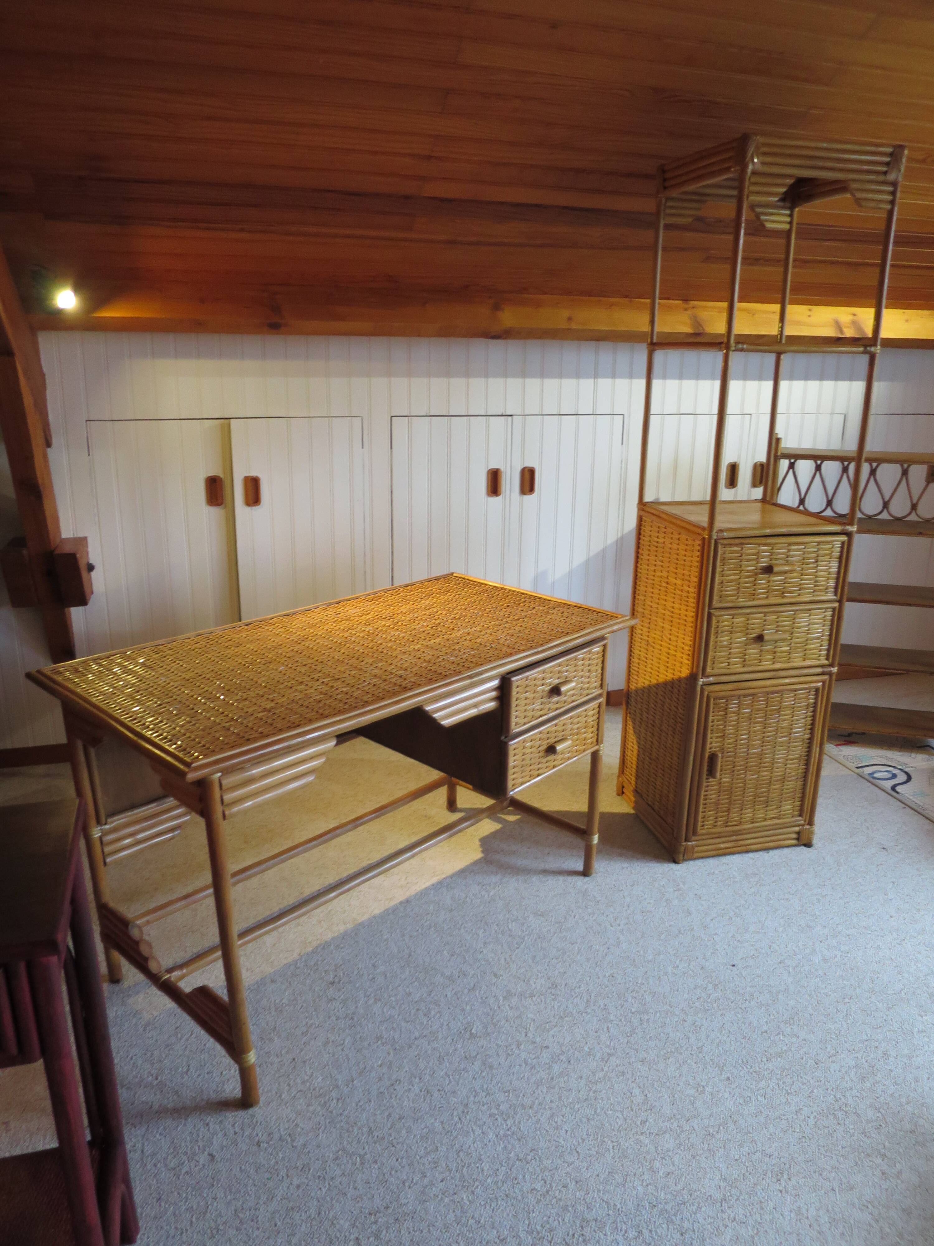 Storage column, wooden bookshelf and woven rattan.