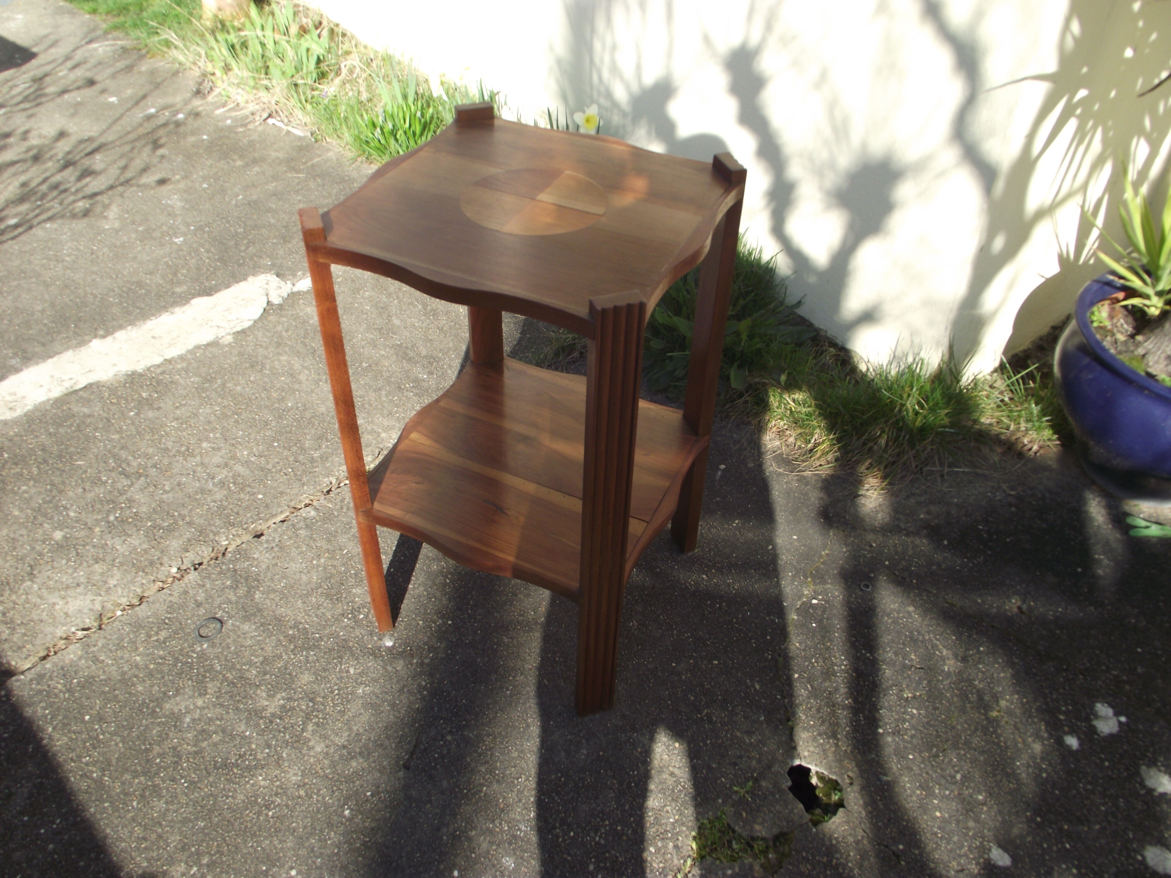 Gueridon Art Deco in fruit wood and mahogany