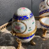 Porcelain egg on foot