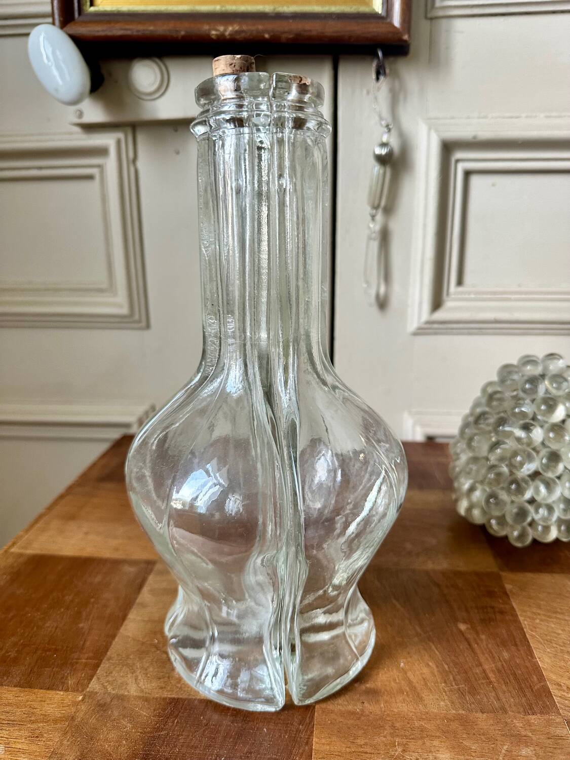 Compartmented liqueur decanter