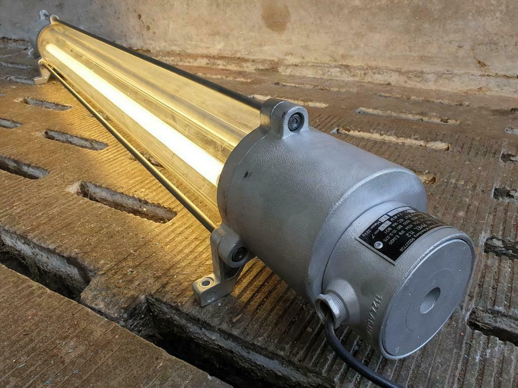 Old tube lamp fluorescent DDR