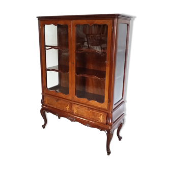 Old showcase