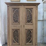 Armoire sculptée