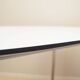 Table blanche, design italien, années 1990, production : Italie