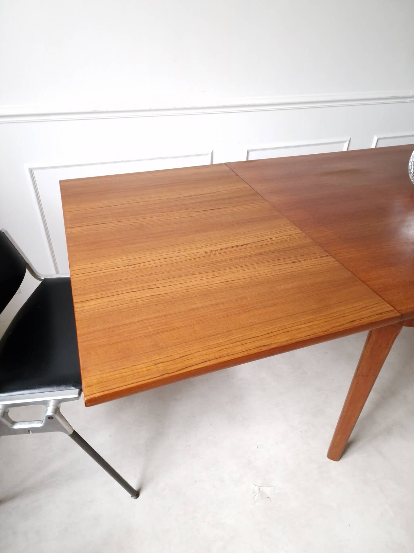 Scandinavian table