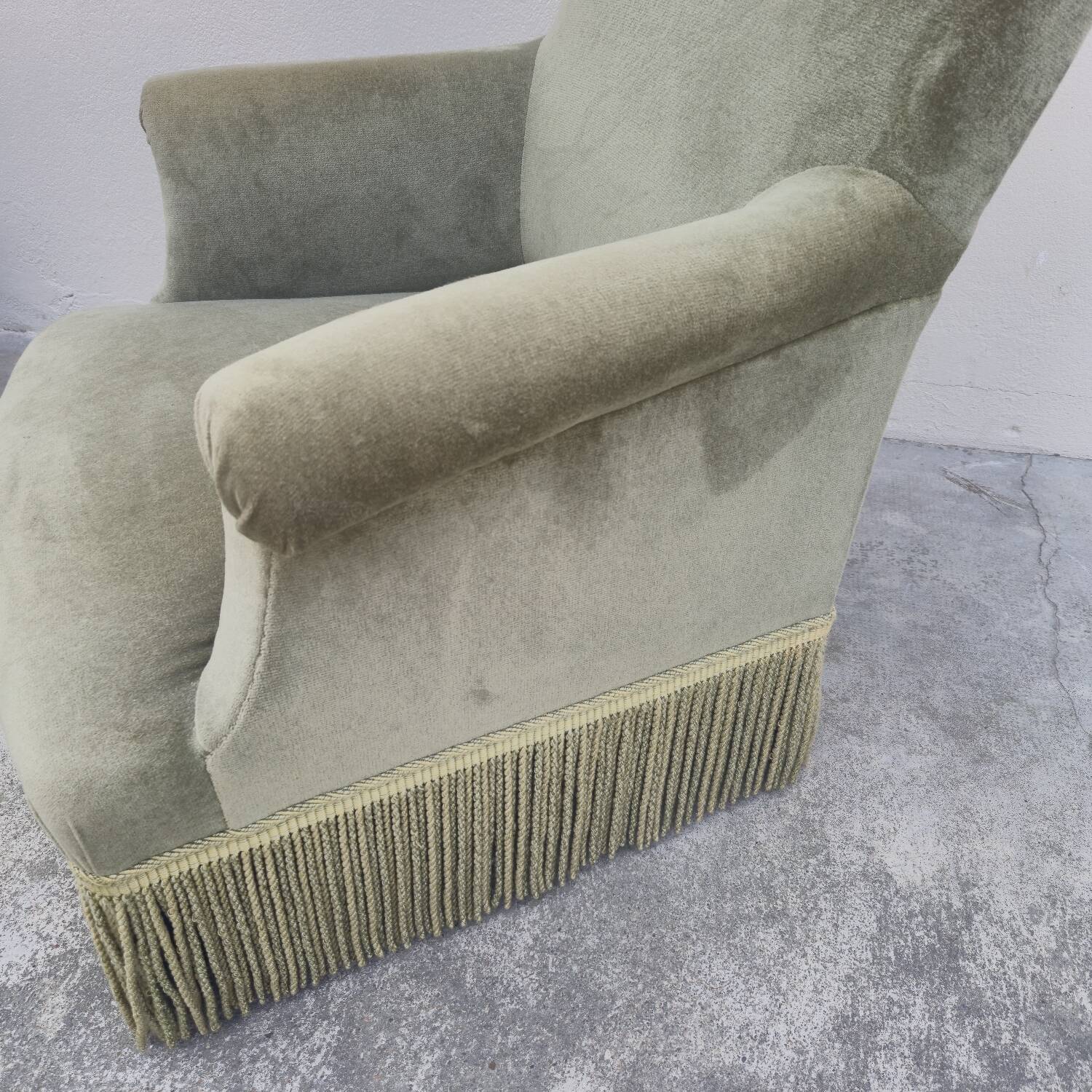 Napoleon III period velvet toad armchair, 19th century