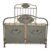 Cast iron bed decorated with flowers from the 19th century