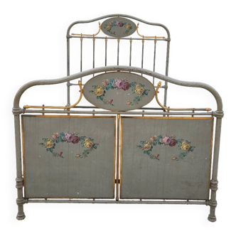 Cast iron bed decorated with flowers from the 19th century