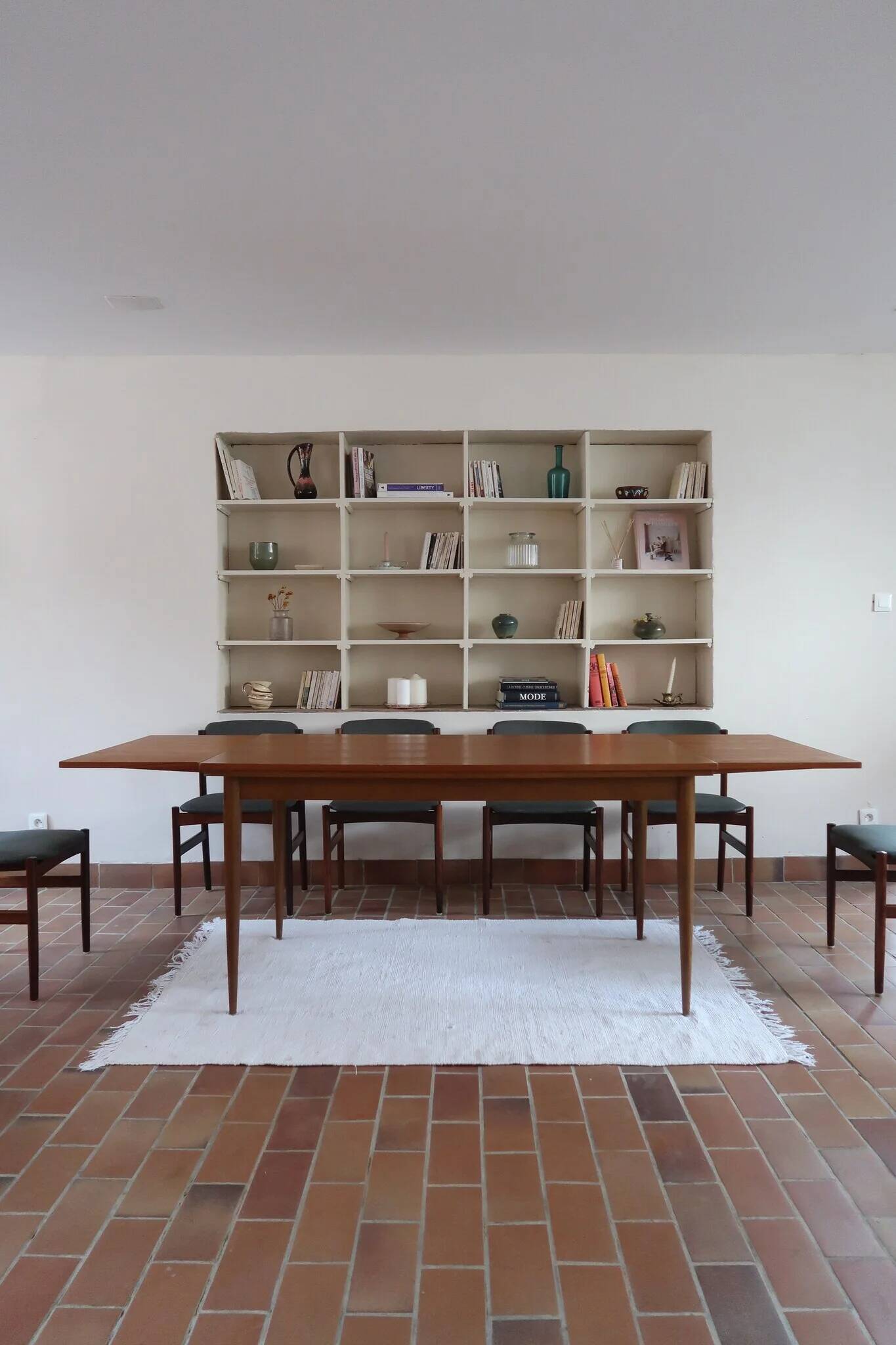 Extendable dining table in teak, tapered legs, 1960s.