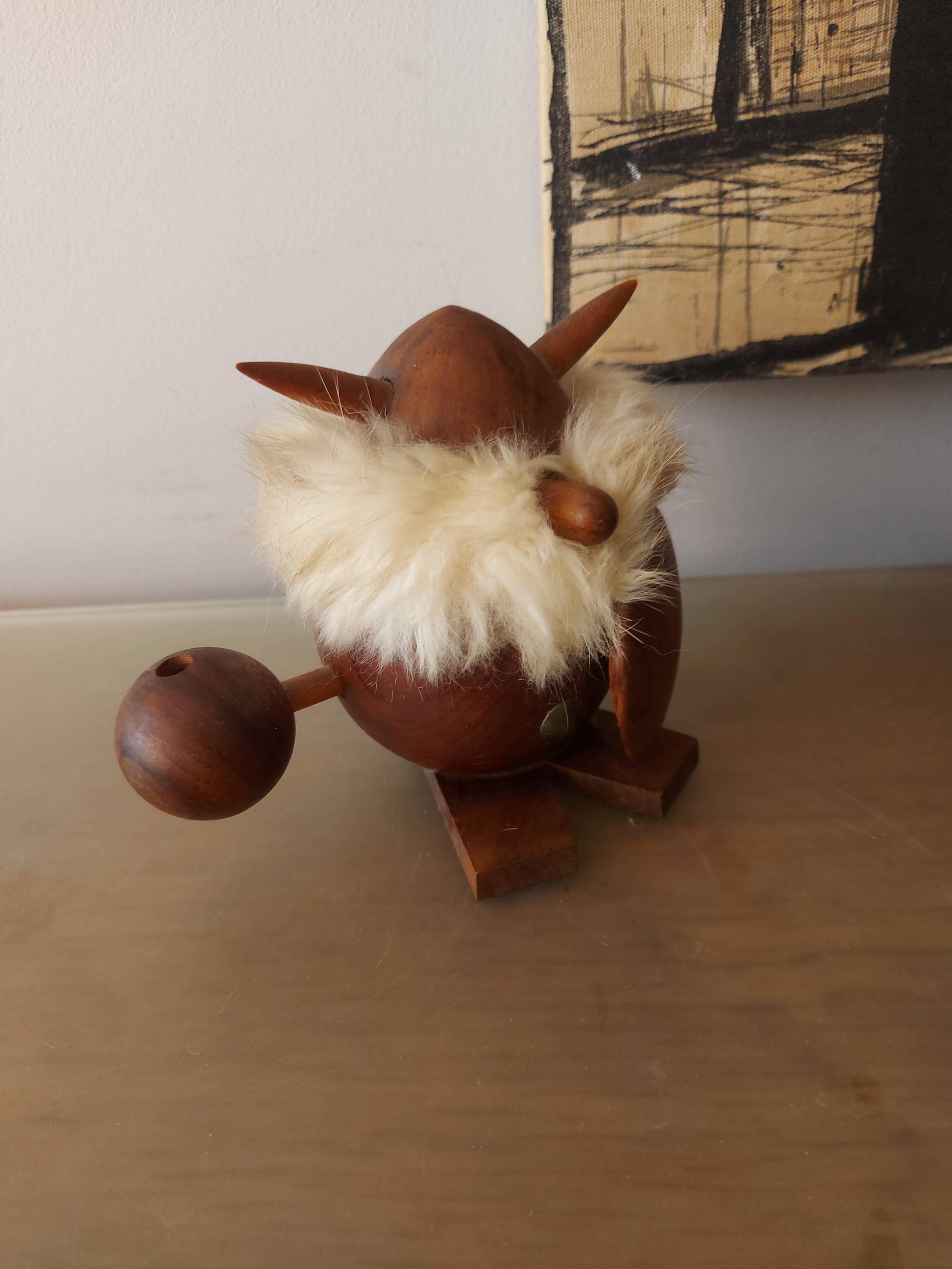 Figurine viking en teck