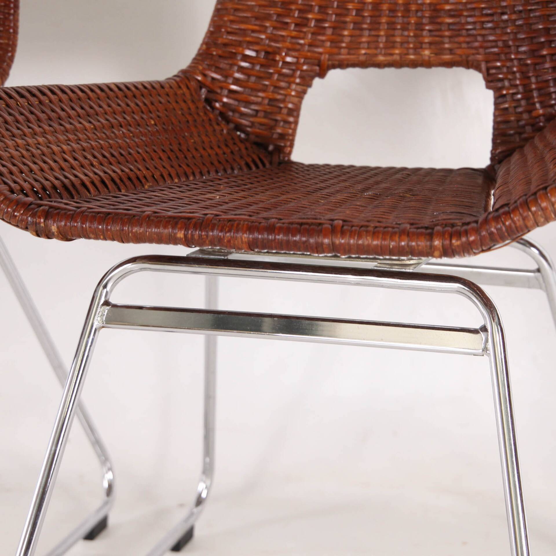 Suite de 4 chaises en rotin et chrome