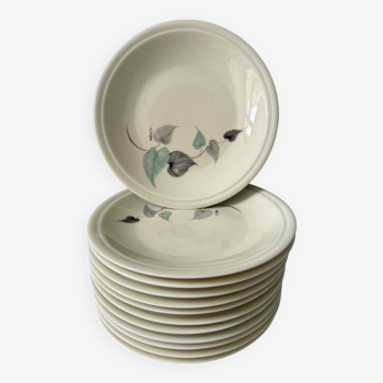 12 petites assiettes en porcelaine fine de l’ancienne fabrique royale de Limoges