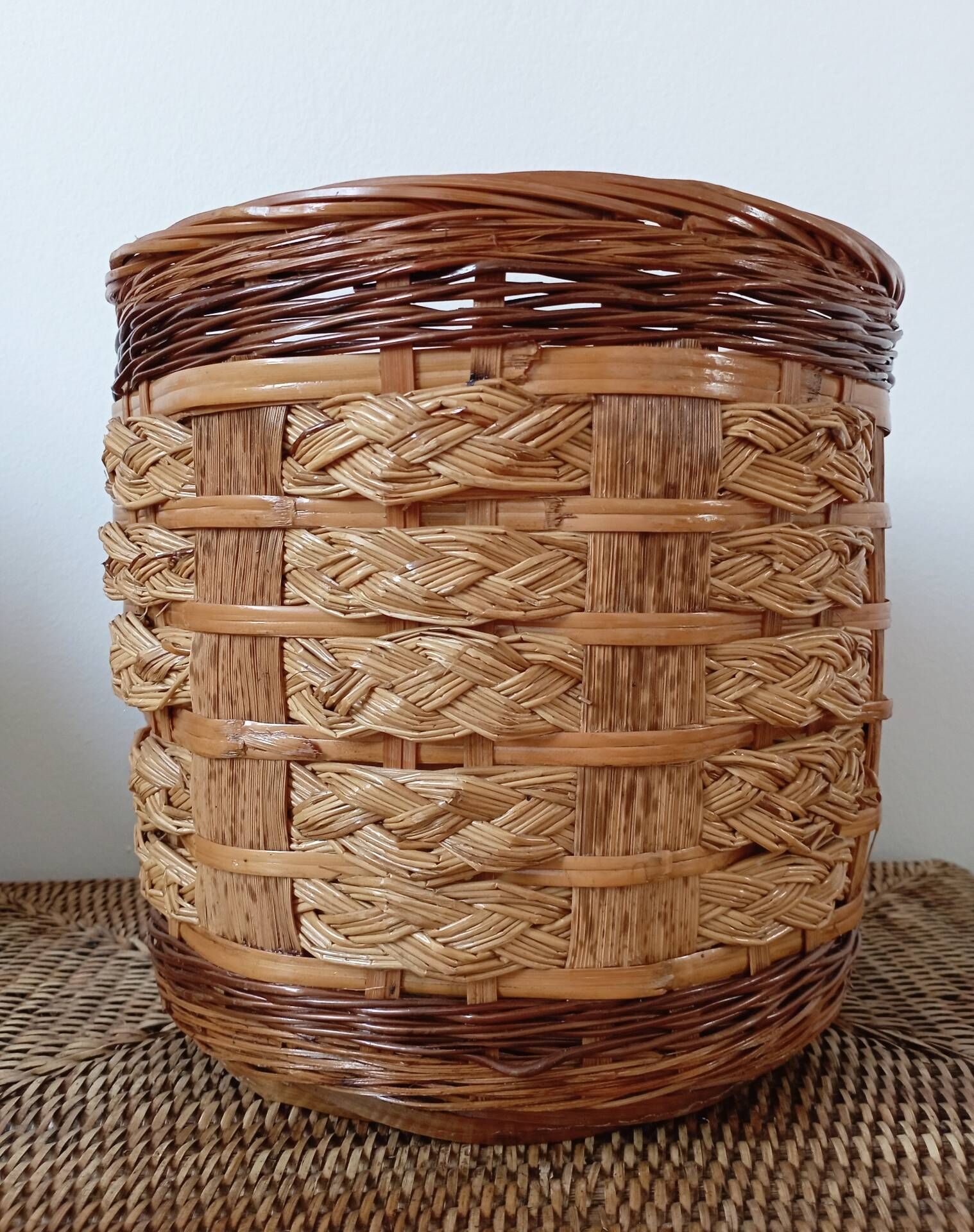 Vintage rattan and bamboo basket - Traditional weaving from China