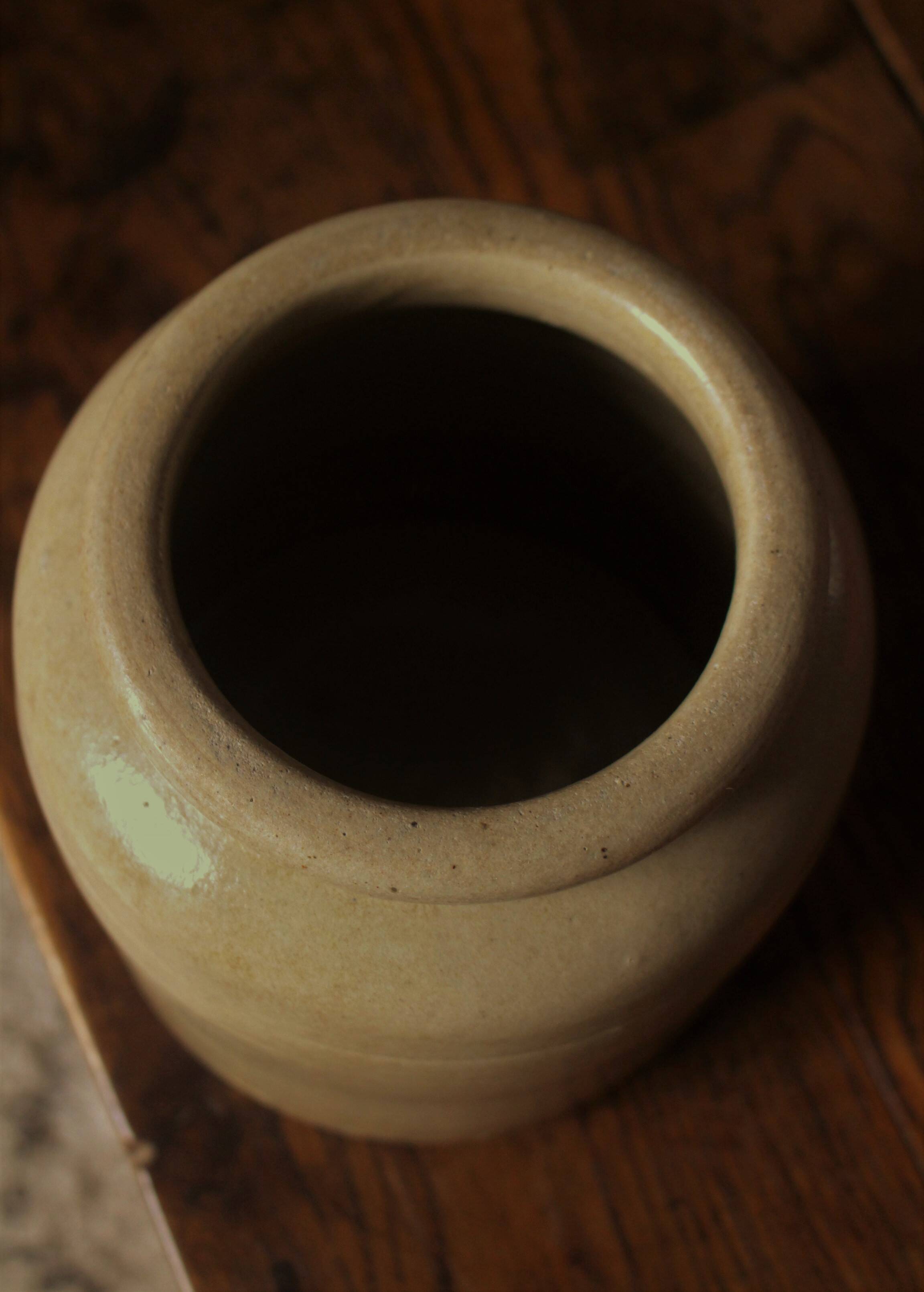 Grey beige round glazed stoneware pot