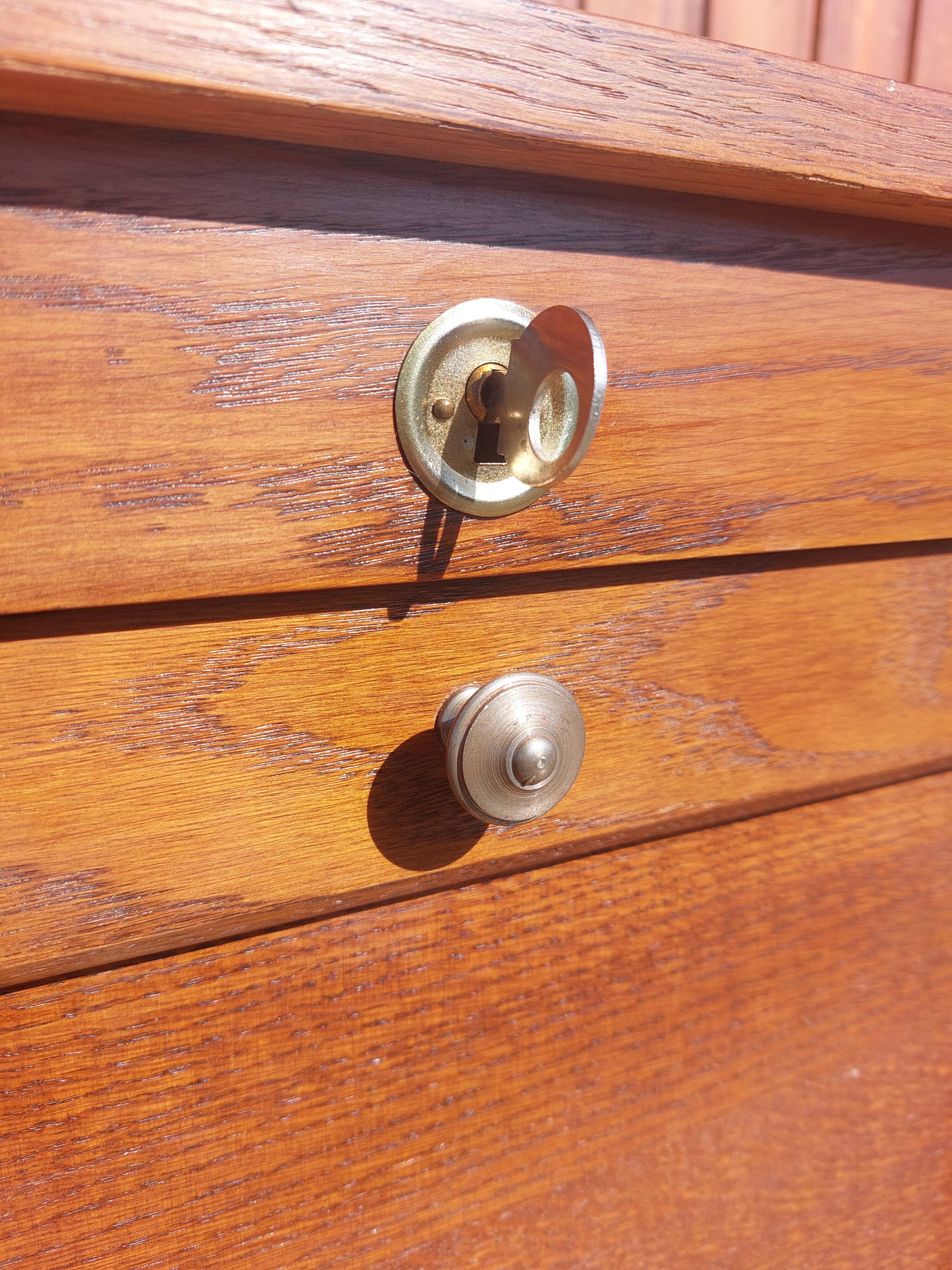 Double curtain filing cabinet