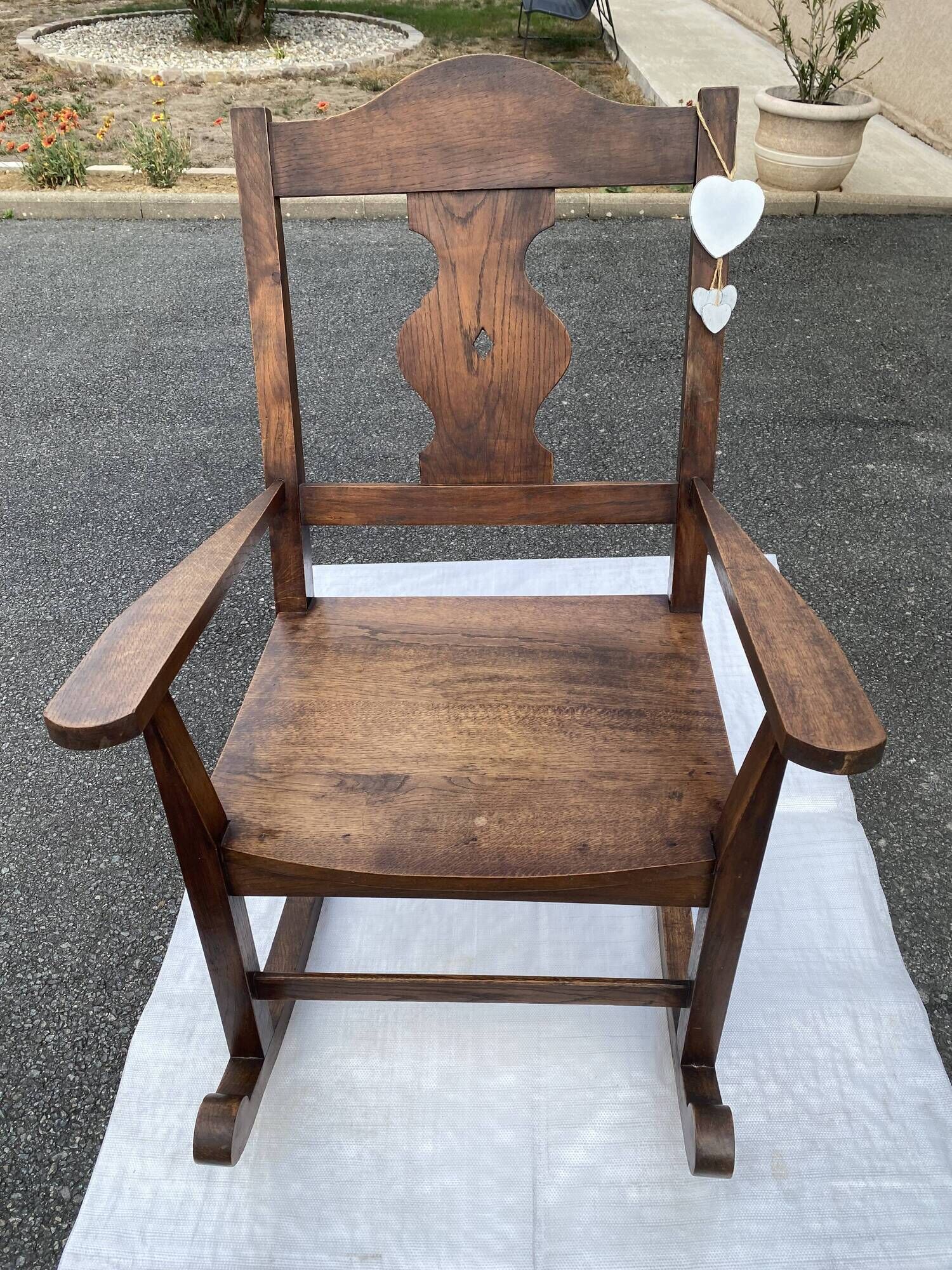 Antique rocking chair in solid oak - beautiful patina - traditional craftsmanship