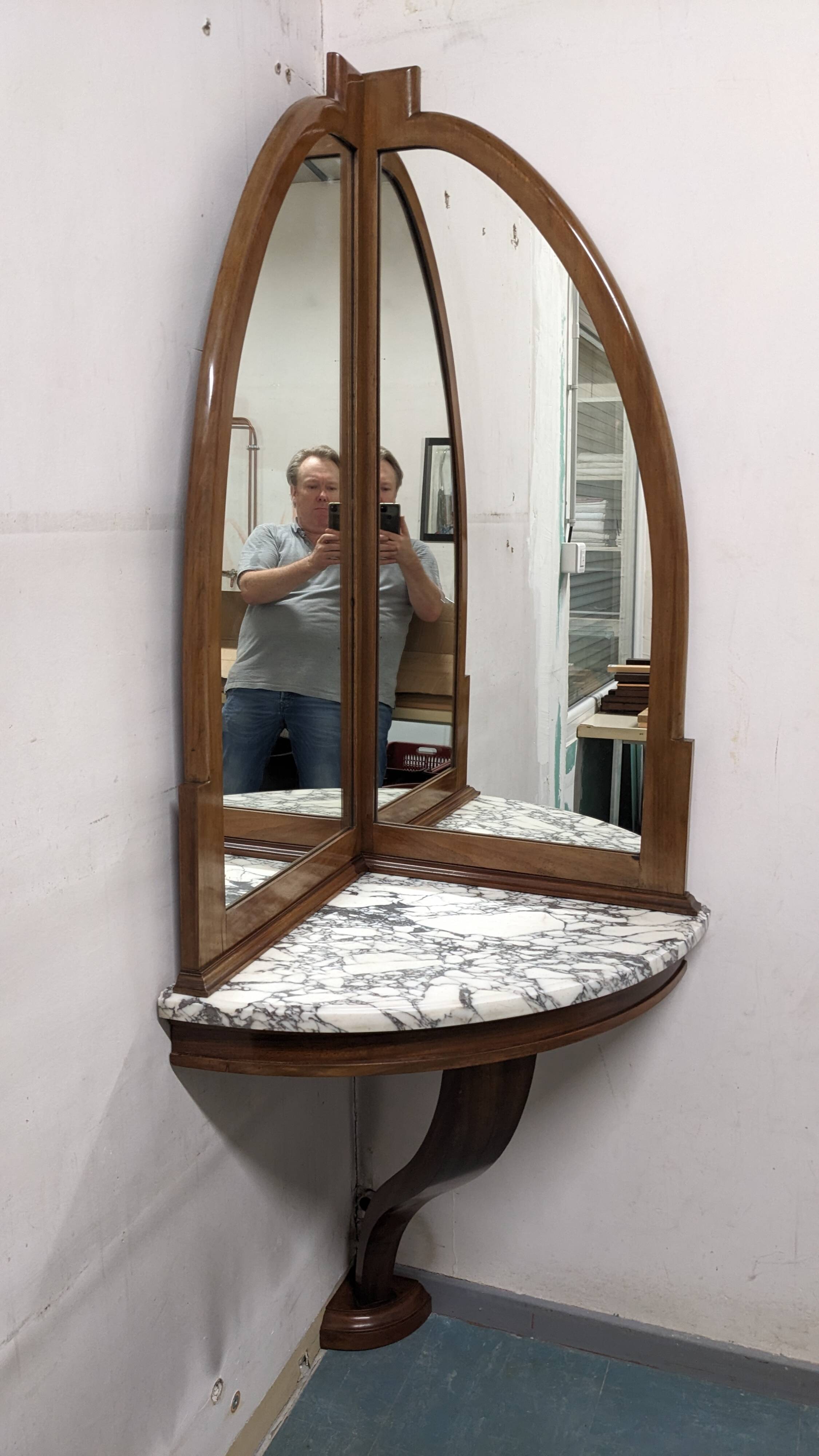 Console d'angle et son double miroir Art déco en noyer, France vers 1920