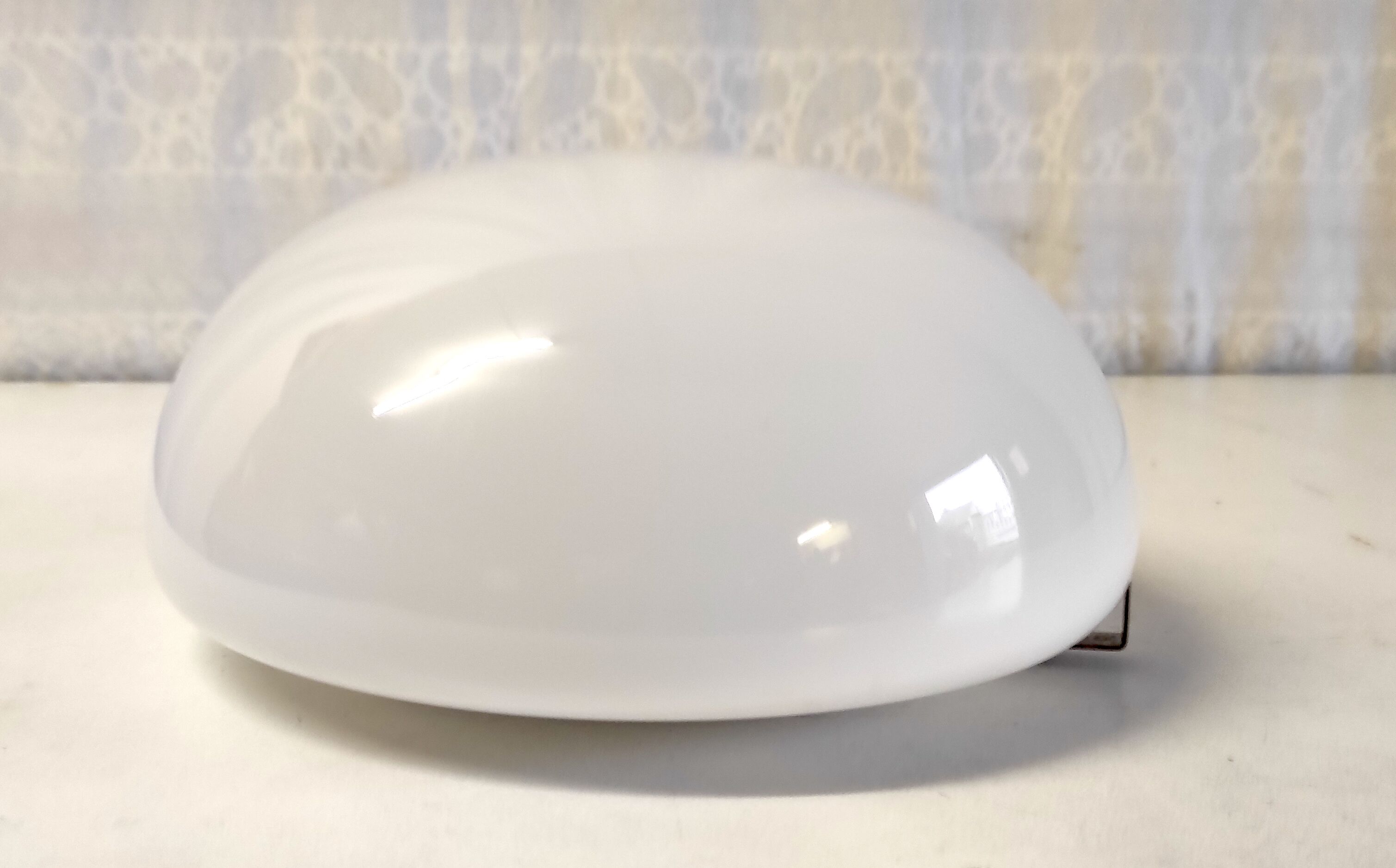 Plafonnier par Choisylux globe opaline années 60 70