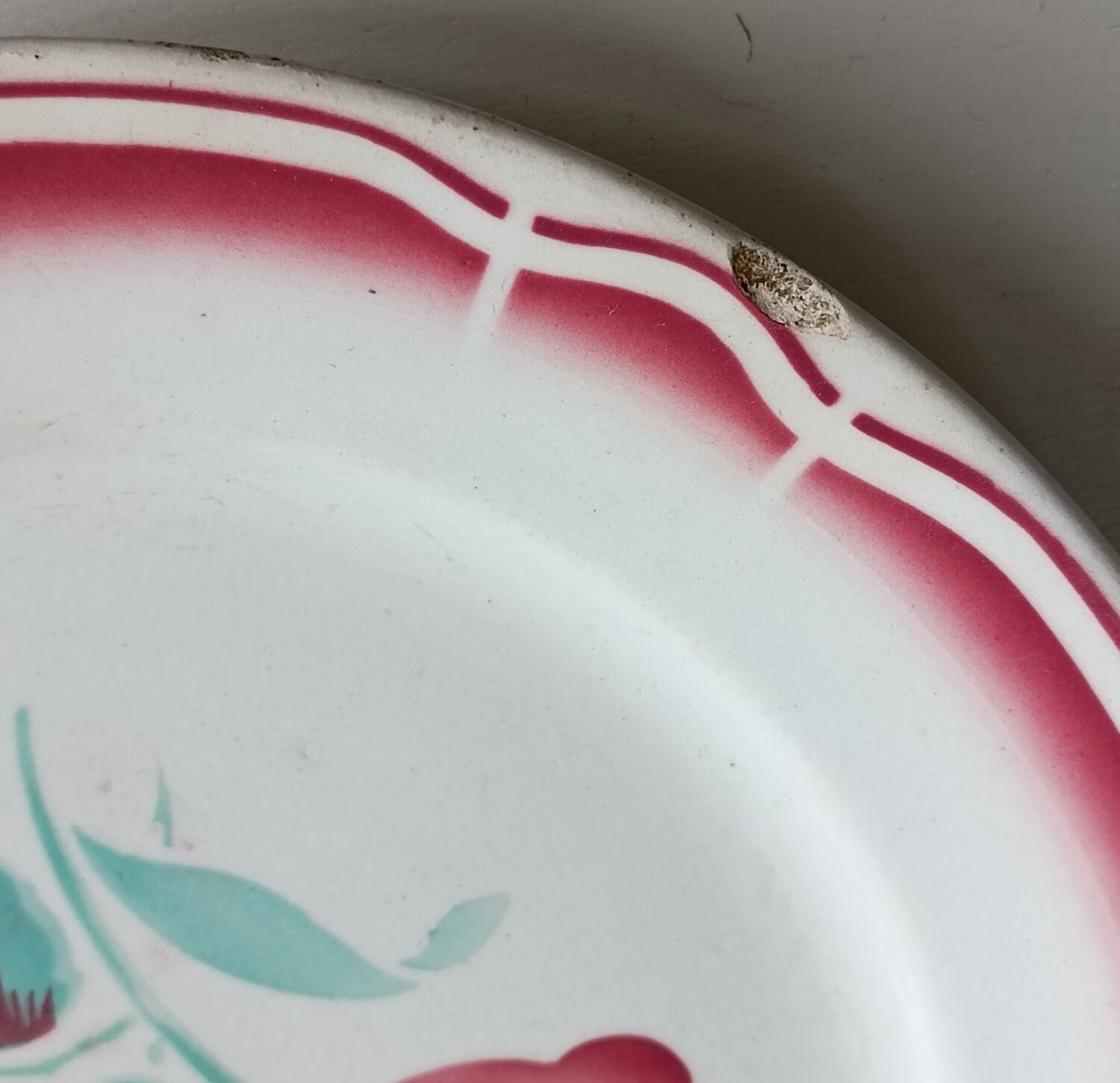 Six mismatched plates iron earth